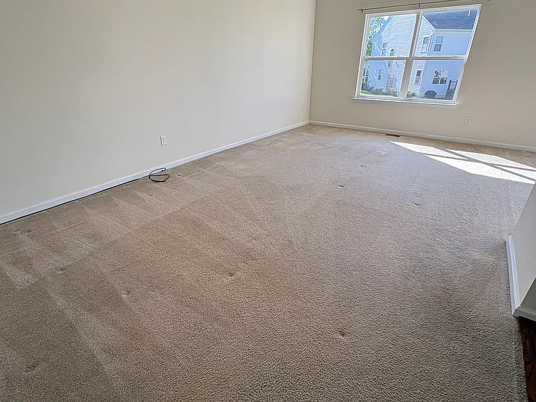 976 King Way — Photo 32