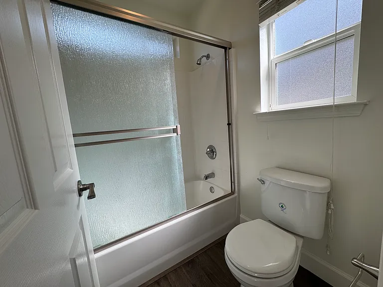 2036 Oak St #1 — Photo 15