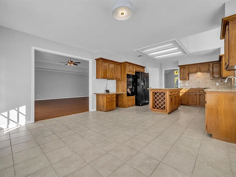 3827 Bratton St — Photo 17