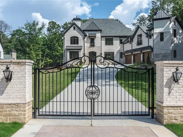 10745 Shallowford Rd, Roswell, GA 30075