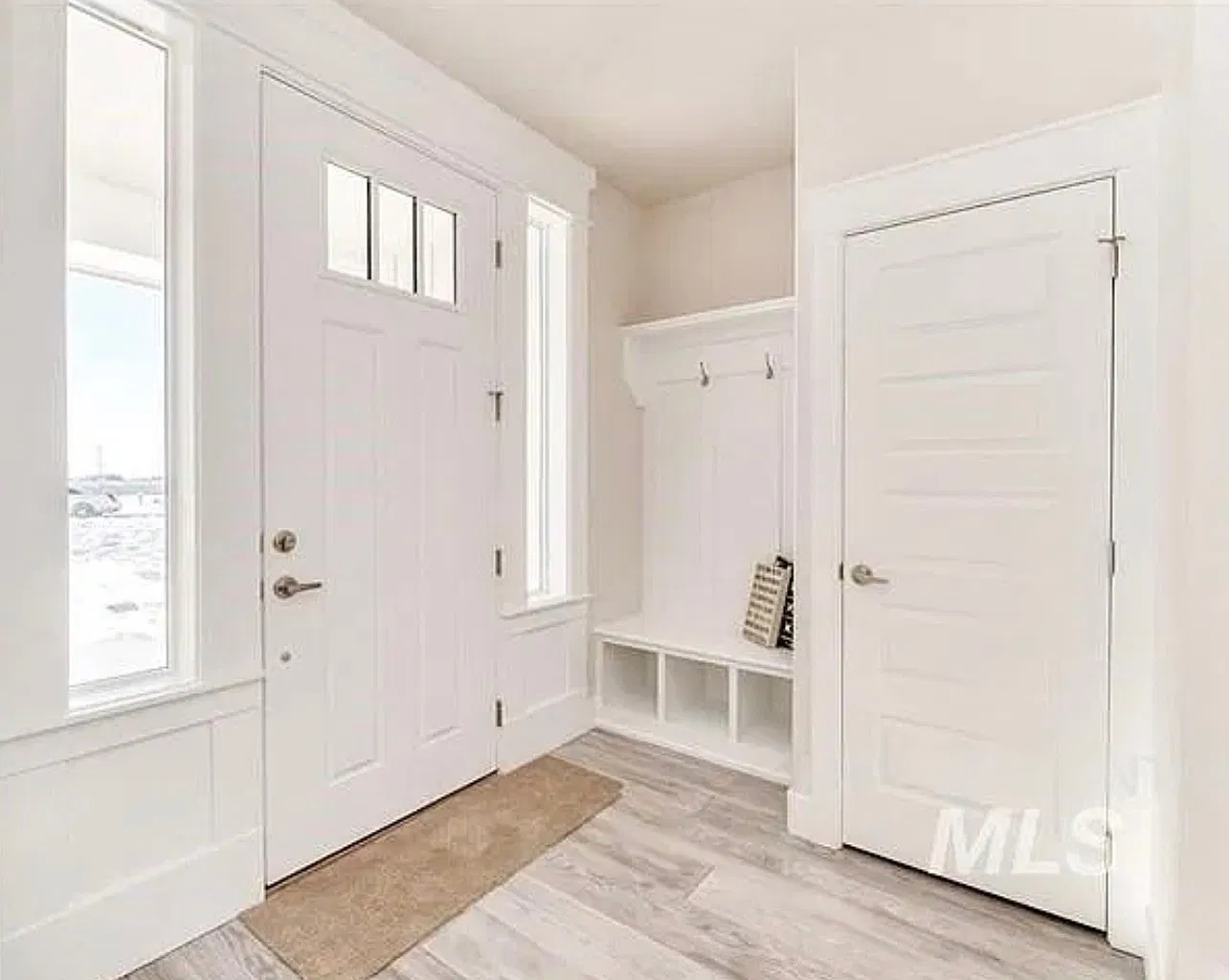 4 bed, 2.5 bath, 2426 sqft, $3,195 — Photo 2