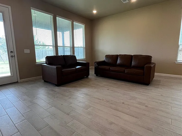 18206 Sonresa Way — Photo 8