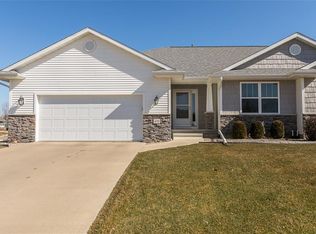 470 Rogers St, Robins, IA 52328