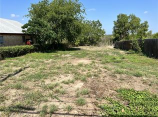 1213 N Harborth Ave, Three Rivers, TX 78071