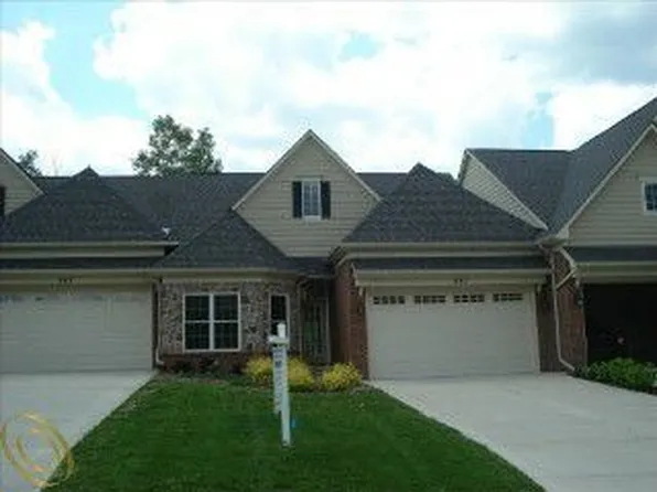 629 Mountain Cir #1, Rochester Hills, MI 48306