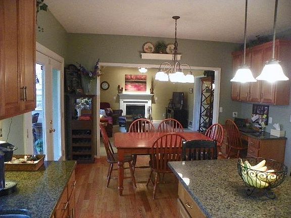 3rd image of 7030 Baytowne Dr