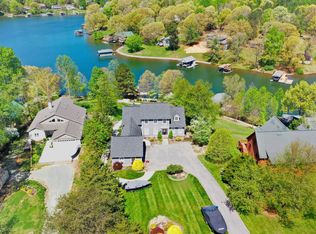 102 Pebble Brook Ln, Moneta, VA 24121