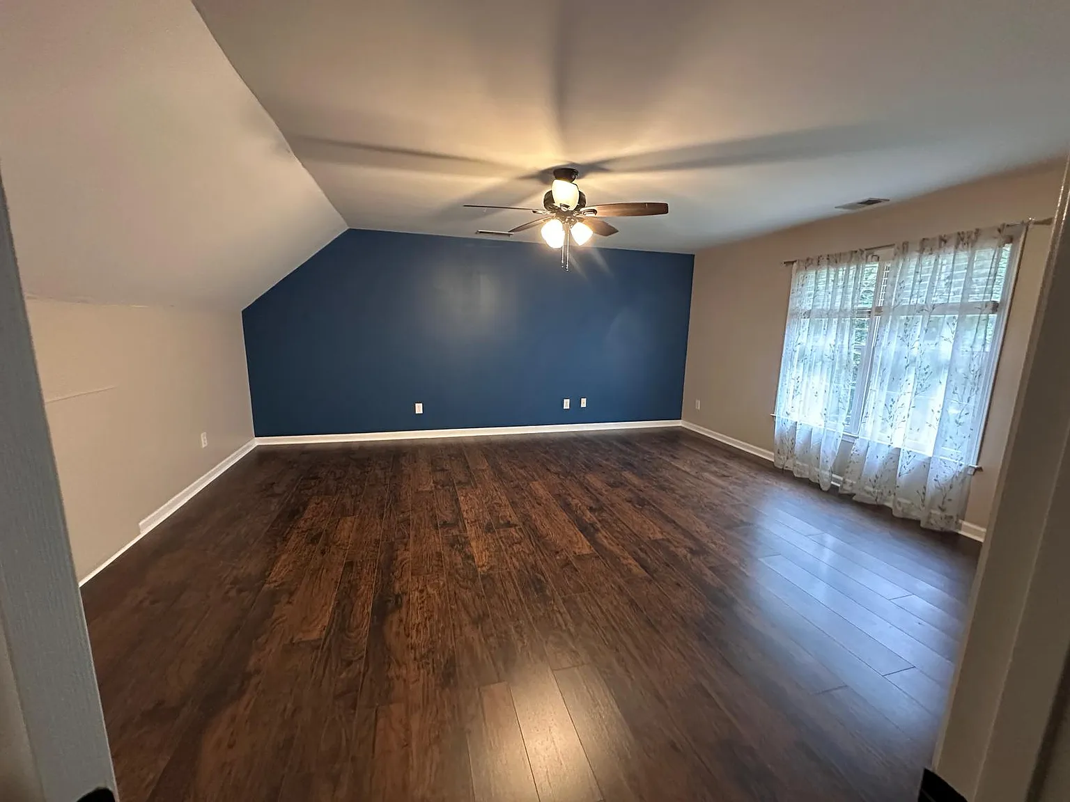 5 bed, 2.5 bath, 2886 sqft, $3,300 — Photo 4
