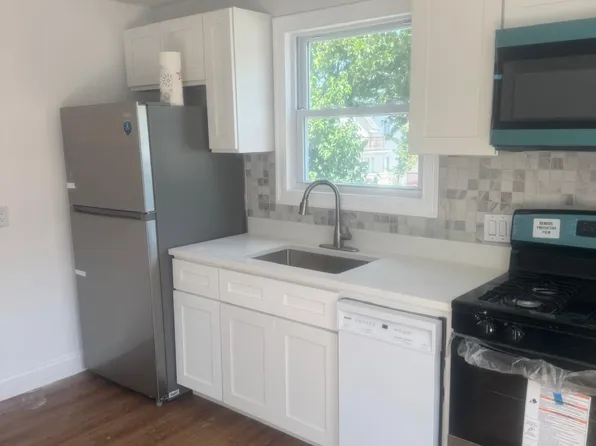 466 Admiral St APT A, Providence, RI 02908