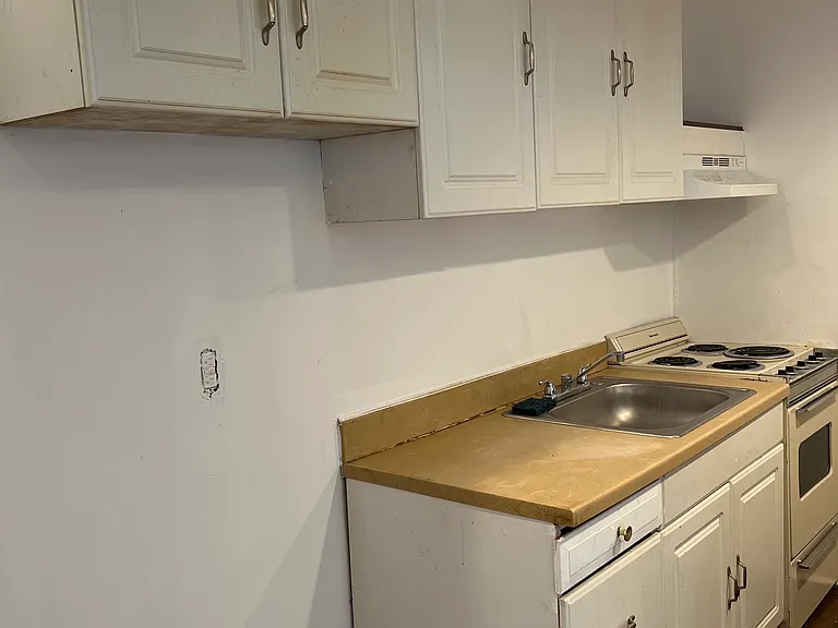 4944 N Broad St #2F — Photo 2