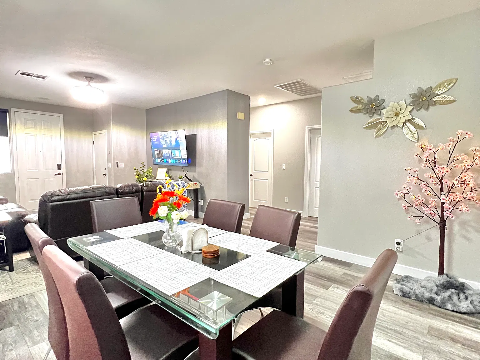 3 bed, 1244 sqft, $3,400 — Photo 2