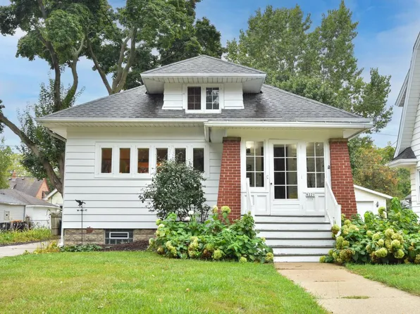 8221 Gridley AVENUE, Wauwatosa, WI 53213