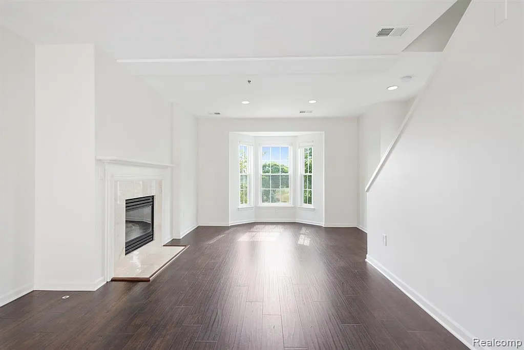 2 bed, 2.5 bath, 1789 sqft, $2,600 — Photo 4