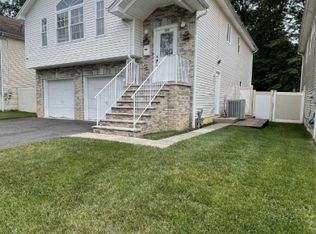 721 E Blancke St, Linden, NJ 07036