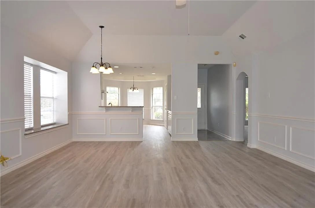 8113 Case Dr — Photo 2