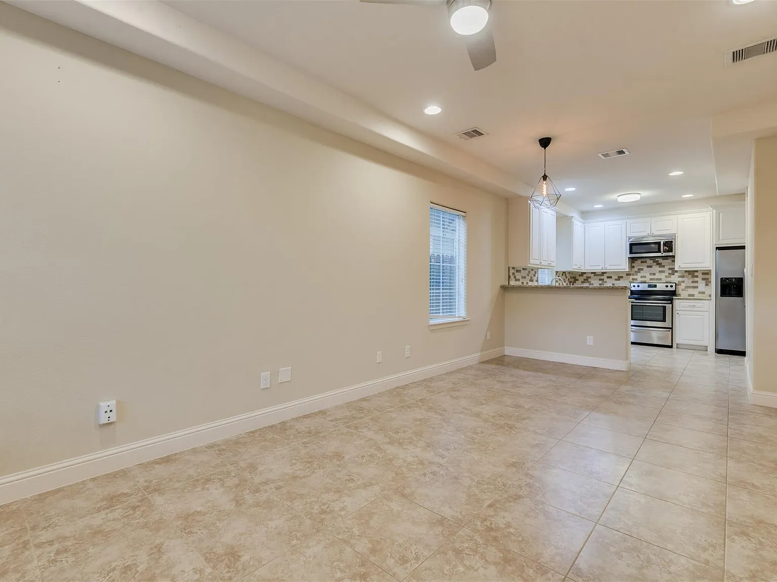 2 bed, 2.5 bath, 1160 sqft, $2,200 — Photo 4