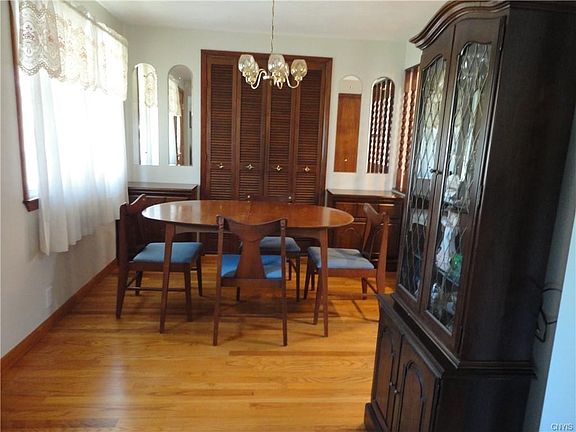 5th image of 15 Harts Hill Cir