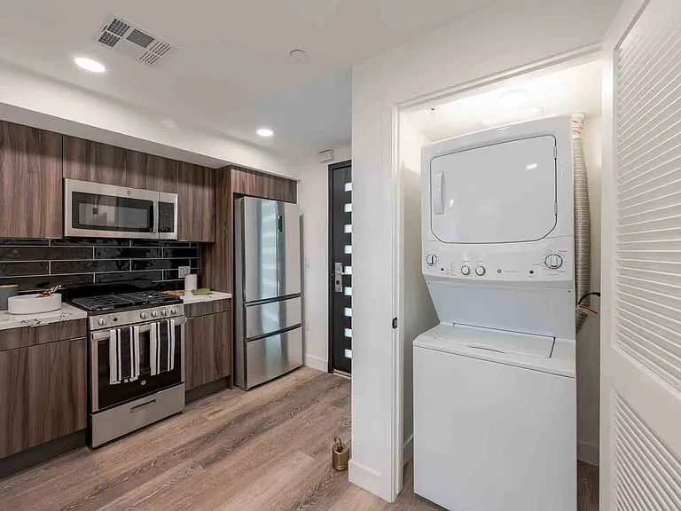 Montecito Lofts — Photo 15