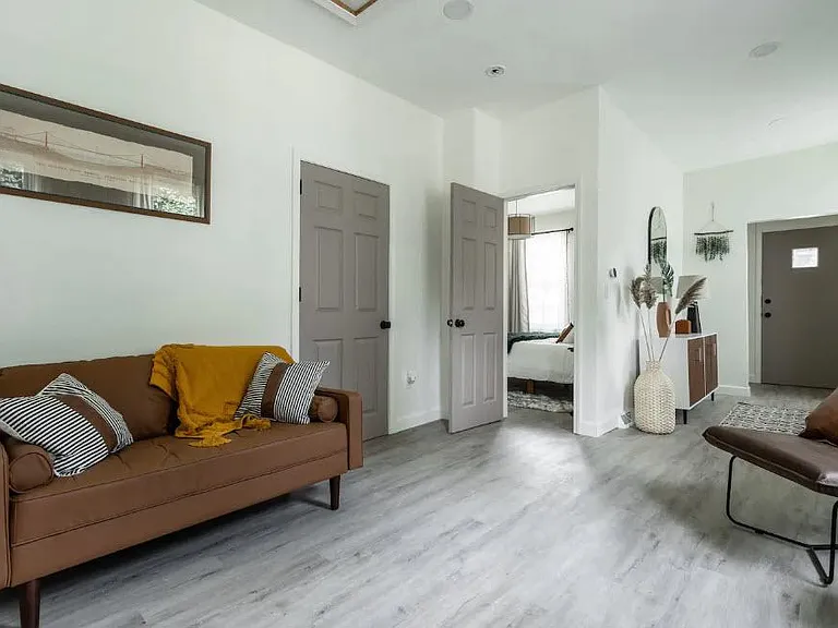 823 E Lincoln Ave — Photo 8
