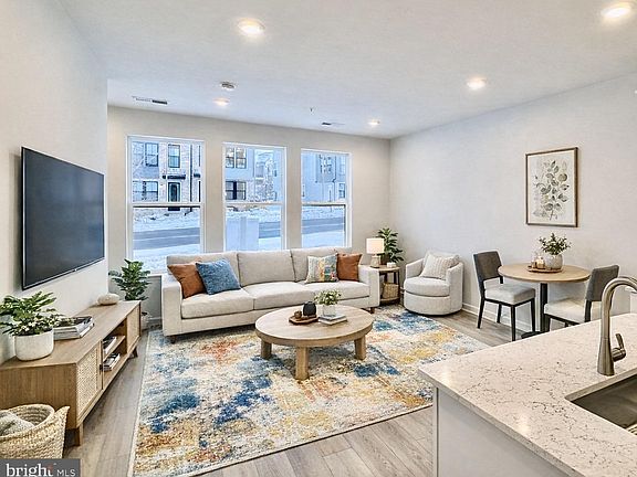 4th image of 2617 River Birch Rd