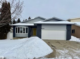 6426 37b Ave NW, Edmonton, AB T6L 1R2