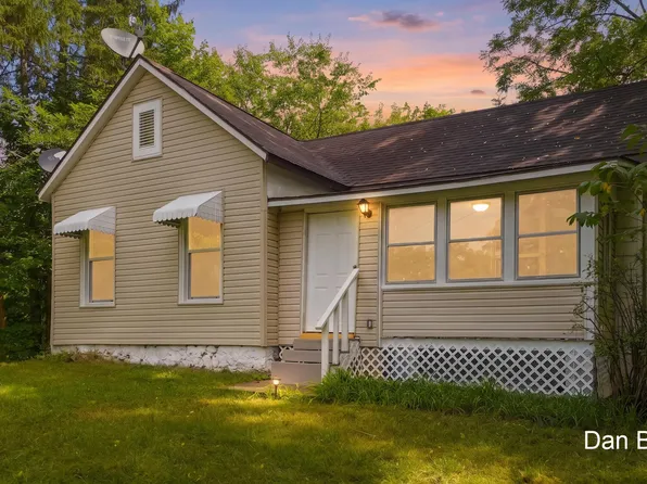 908 S Lafayette St, Greenville, MI 48838