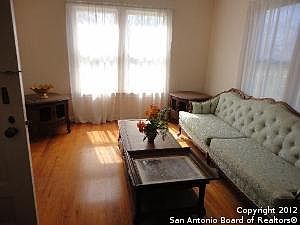 2nd image of 725 Aransas Ave