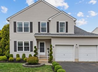 23 York Dr, Helmetta, NJ 08828