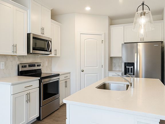 5th image of 529 Gilroy Ct