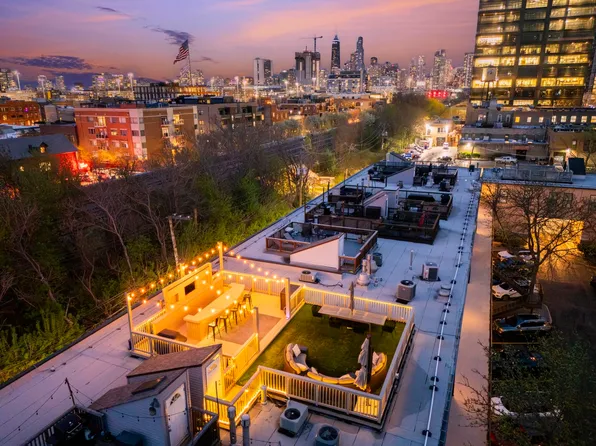 400 N Racine Ave APT 219, Chicago, IL 60642
