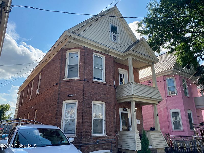 3rd image of 808 Grant Avenue