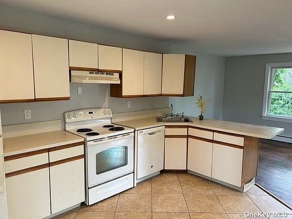 5th image of 21 Blanchard Dr