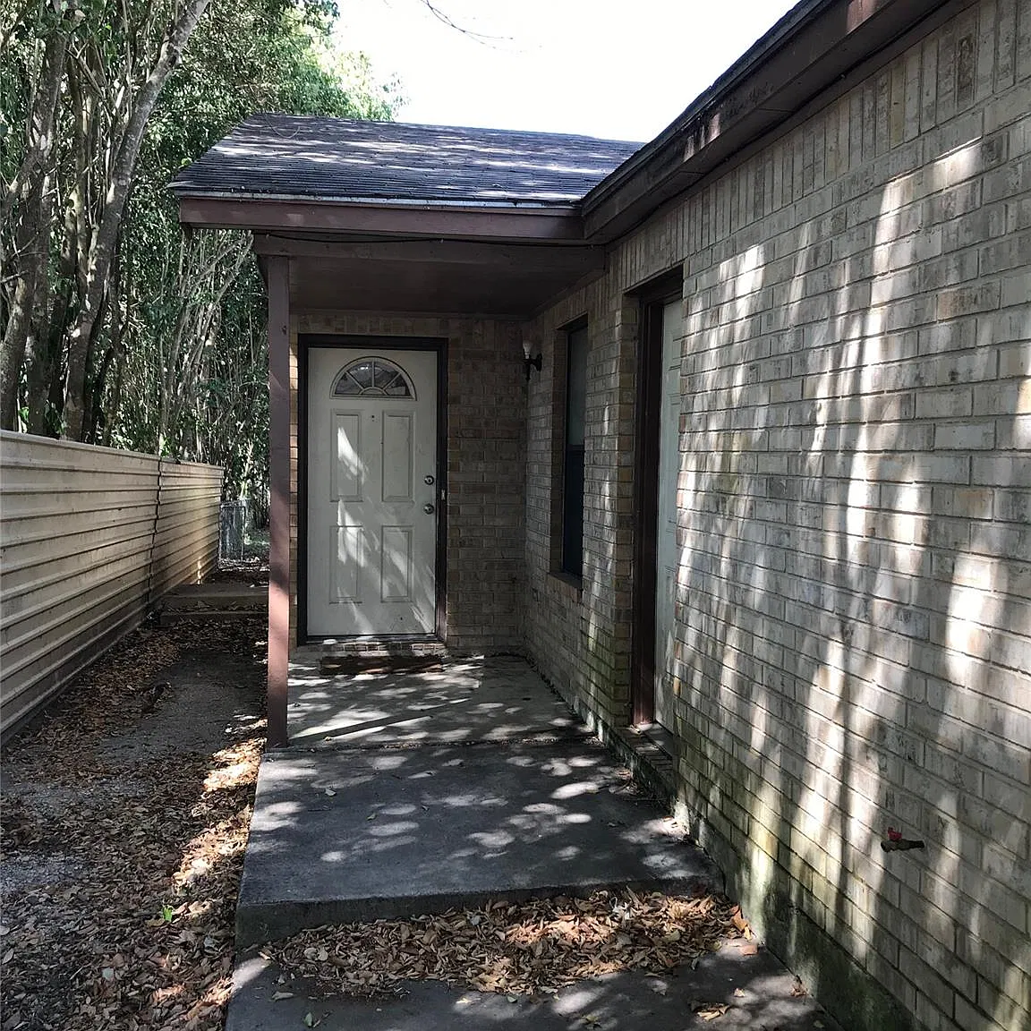3 bed, 2.0 bath, 1133 sqft, $1,295 — Photo 2