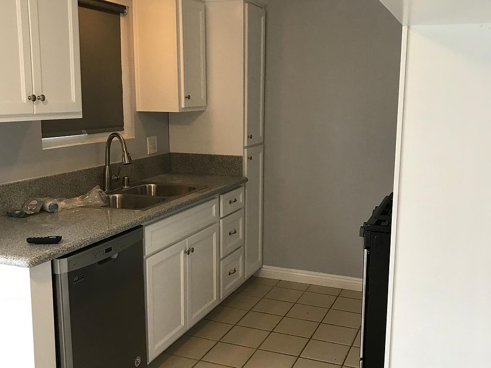 2nd image of 16562 Regina Cir