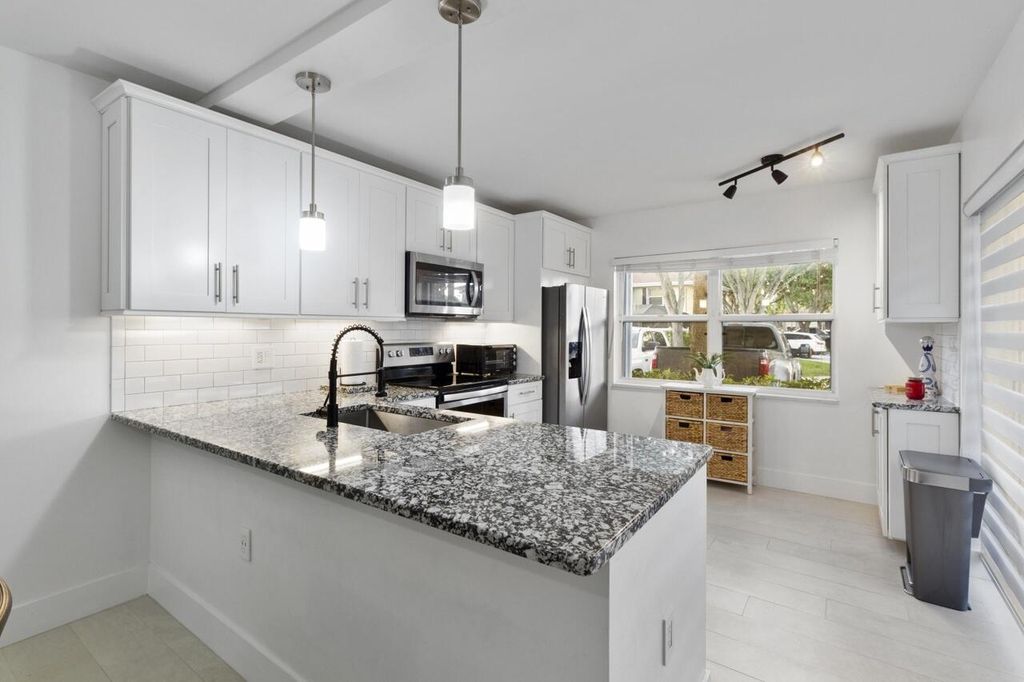 18 Amherst Court #D, Royal Palm Beach, FL - More