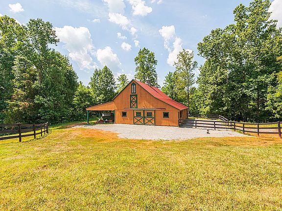 5-Stall Center-Aisle Barn 