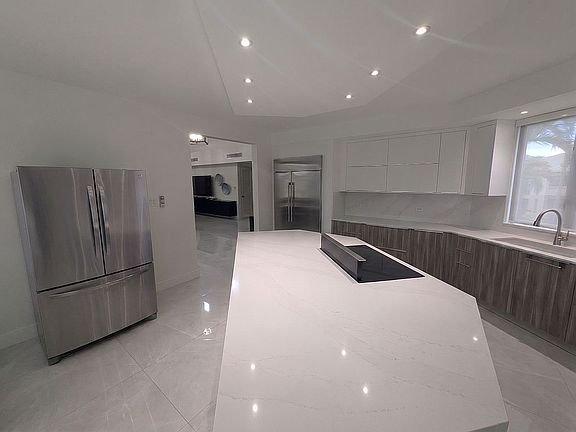 4th image of 86 Lakeside Villas L5