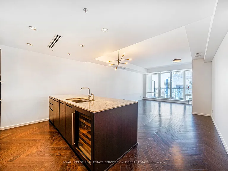 180 University Ave #4708 — Photo 6
