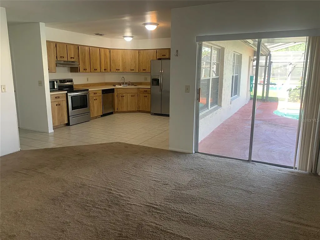 4 bed, 2.0 bath, 1727 sqft, $2,400 — Photo 4