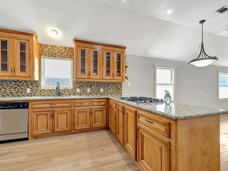 4628 Kermit St — Photo 10