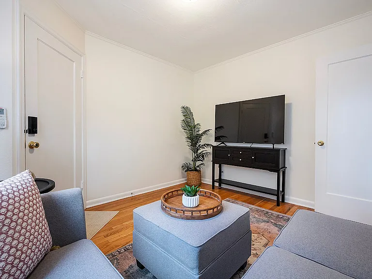 1104 SW Gaines St #C — Photo 4