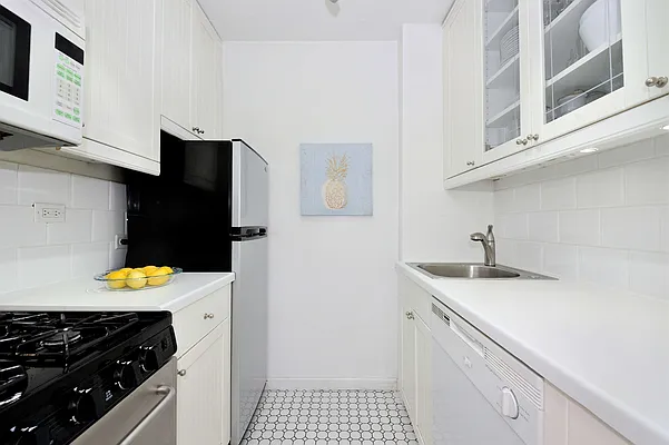 Sold by Avenues Real Estate | media 3