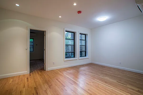 Rented by Cast Iron Real Estate | media 21