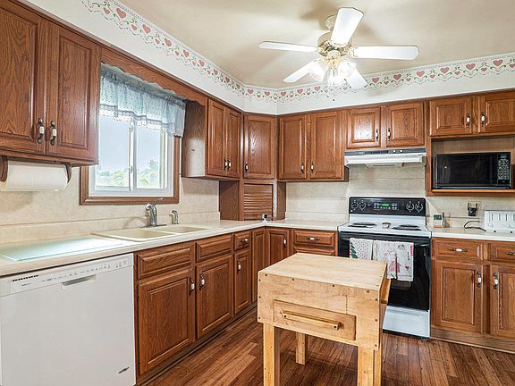 3rd image of 6752 S Bingham Ave