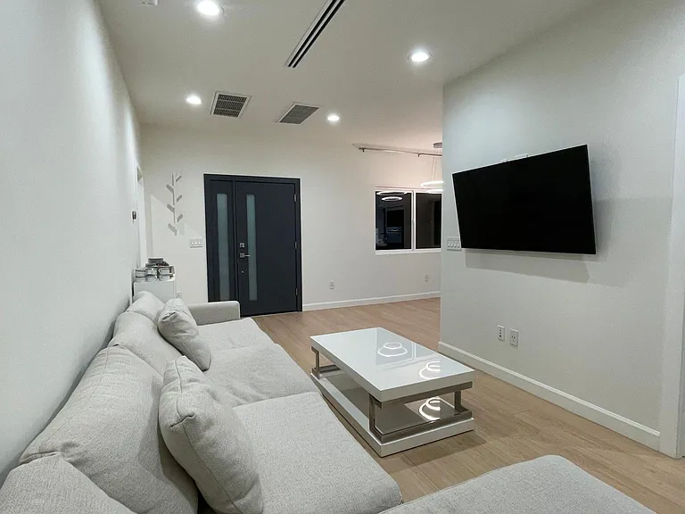 6419 Kraft Ave — Photo 9