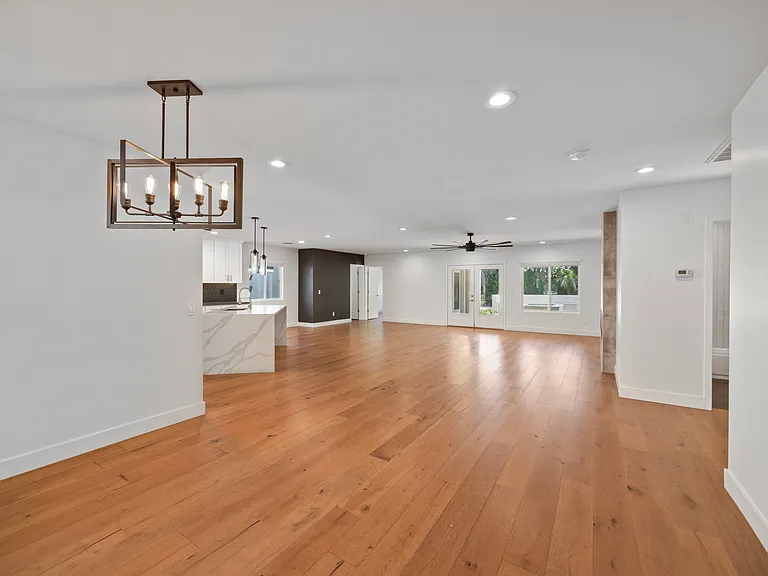 3247 E Roma Ave — Photo 5