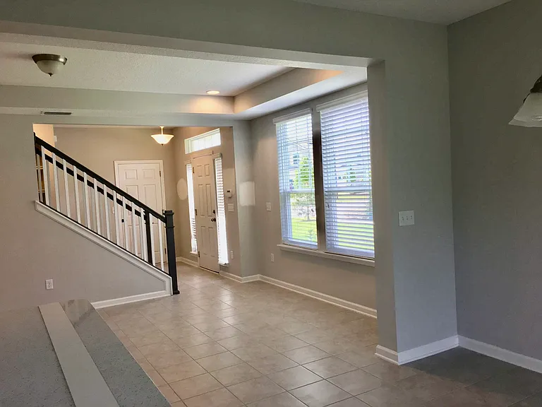 301 Richmond Dr — Photo 7