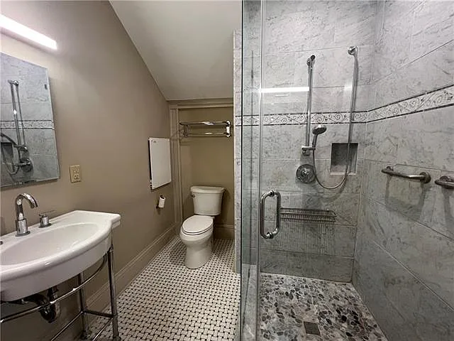 1669 Robert St — Photo 16