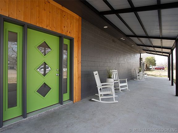 2nd image of 4701 Howard St