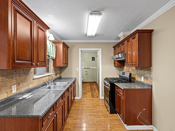 5th image of 135 Meadowbrook Dr